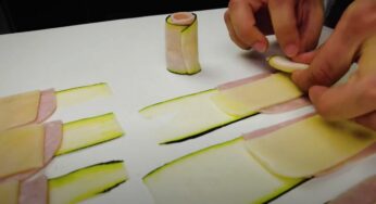 A cukkinire sajtot és sonkát teszünk, feltekerjük, bepanírozzuk és már sütjük is
